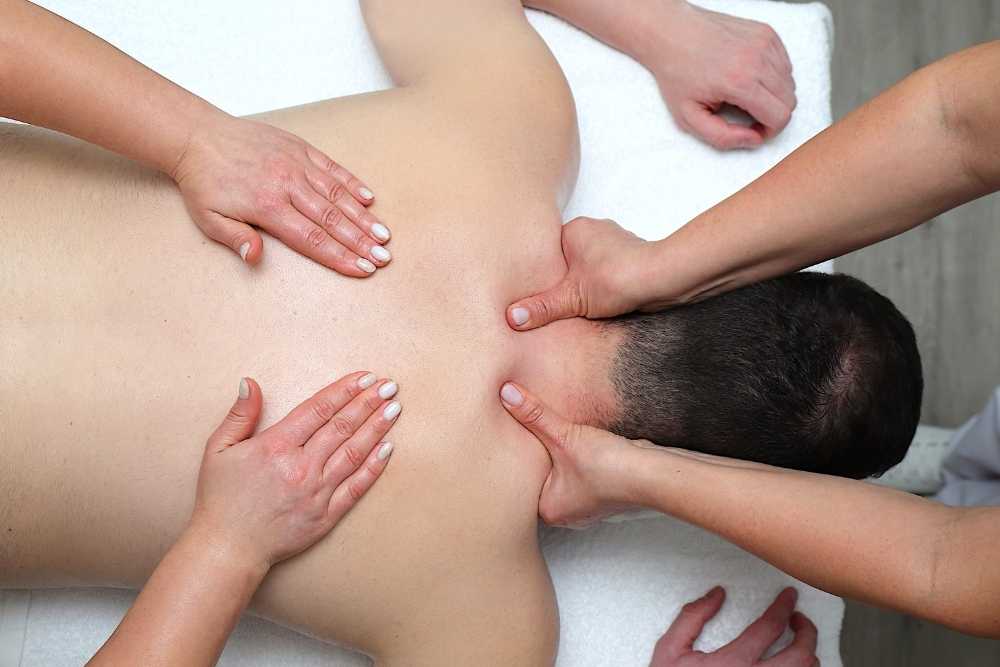 5 benefits of a warm oil massage after a long week